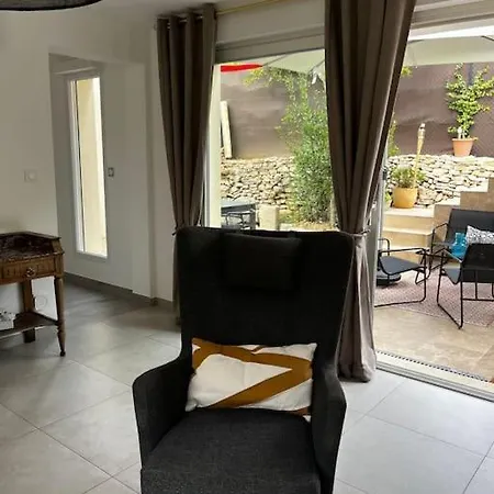 Simone Proche Uzes Et Pont Du Gard Holiday home *
